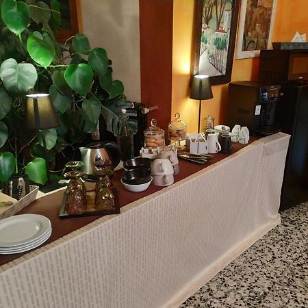 Guest House Villa De Ros 살로 객실 사진