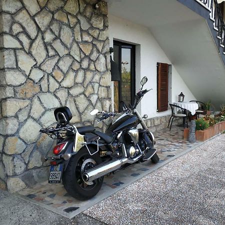 Guest House Villa De Ros 살로 외부 사진