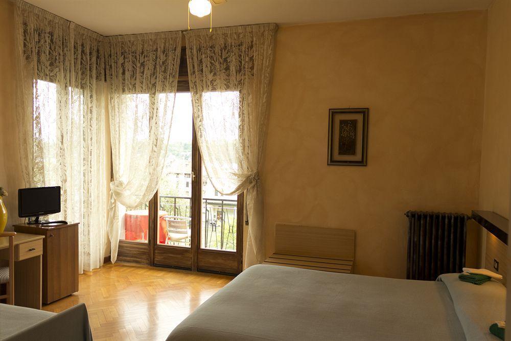 Guest House Villa De Ros 살로 외부 사진