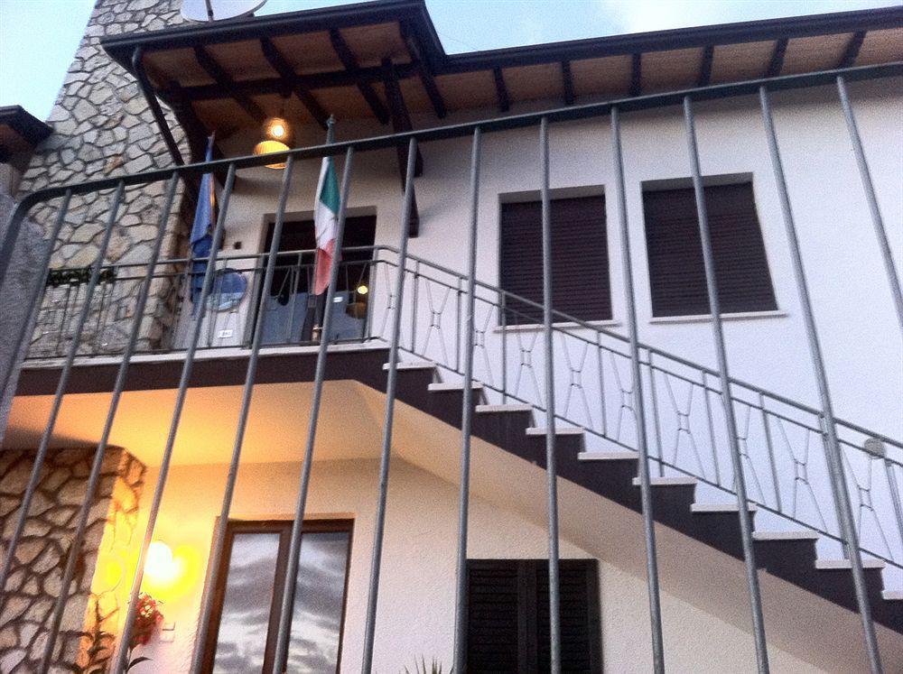 Guest House Villa De Ros 살로 외부 사진